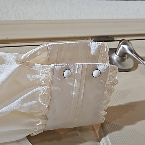 Vintage lace ruffle high collar blouse size XXL. - Picture 12 of 15